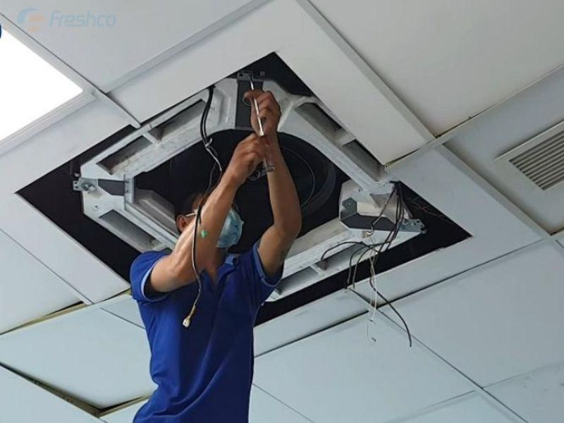 Những lưu ý khi vệ sinh máy lạnh âm trần 