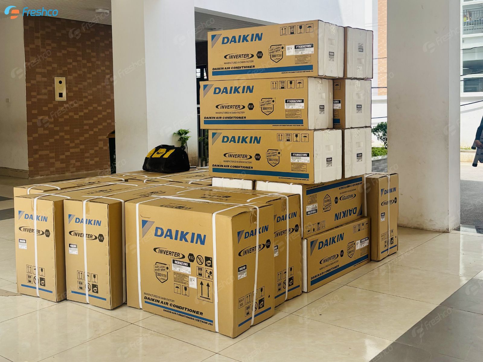 Phân phối và lắp đặt hệ thống điều hoà Daikin tại trường tiểu học Định Công - ảnh 6