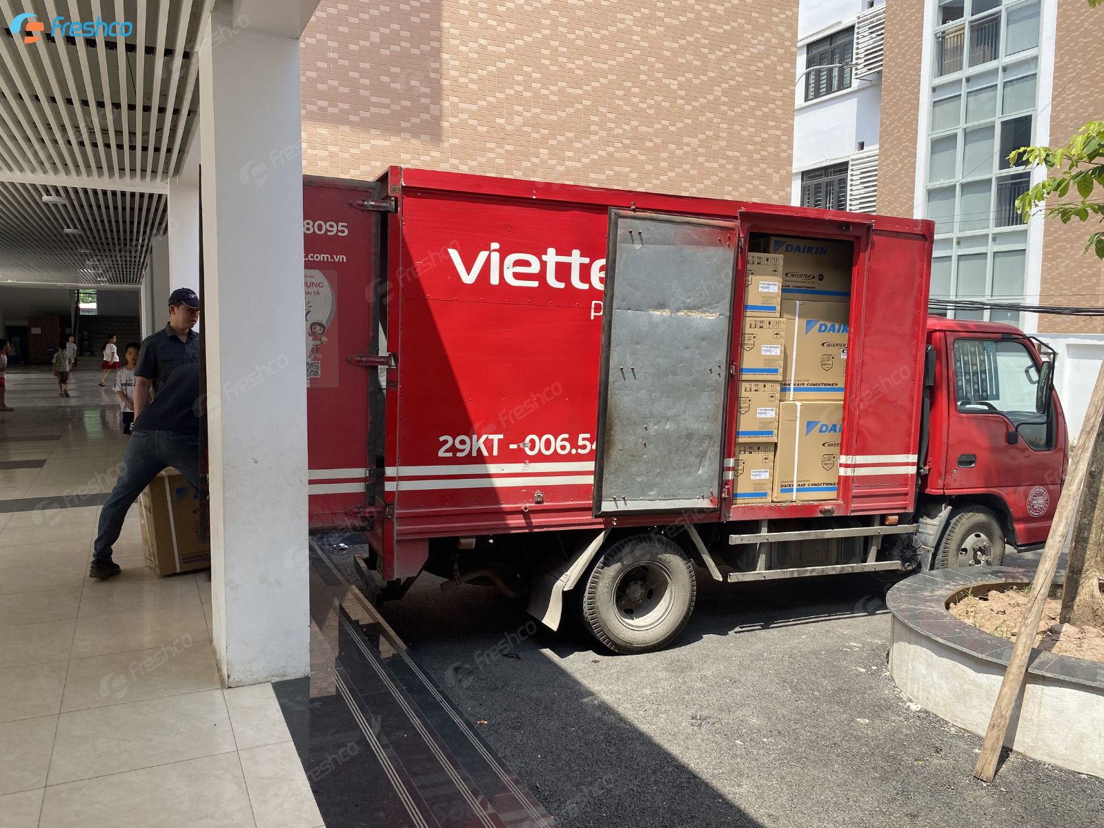 Phân phối và lắp đặt hệ thống điều hoà Daikin tại trường tiểu học Định Công - ảnh 3